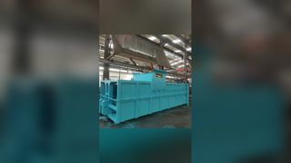 Wytrzymały metalowy kosz na śmieci ze zintegrowaną popielniczką
