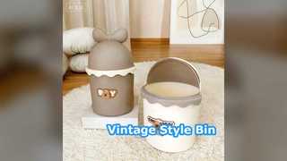 Винтажный мусорный бак из экологически чистого дерева и железа